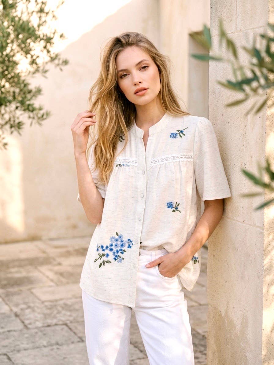 Chemisier Fluide Écru à Broderies Florales (Bleues ou Roses)